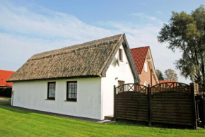 Ferienhaus mit Reetdach am Lobber